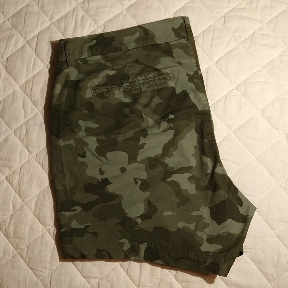 Old Navy shorts - Picture 2 of 5